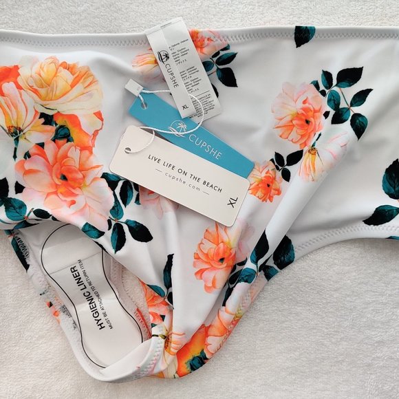 Bikini - Picture 2 of 3